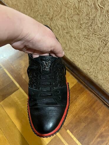 зеленые мужские спортивные костюмы: Oğlan üçün 40 razmer ayaqqabı A klass Luis Viton firmasıdır.Mağazada — 4