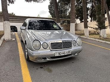 Mercedes-Benz E-Class (W210) sedan, gümüşü rəng. - Kuzov: 4 qapılı