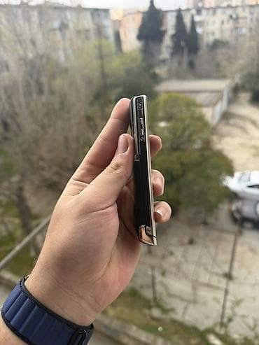 телфон: Vertu Signature Touch, 4 ГБ, цвет - Черный, Кнопочный — 2