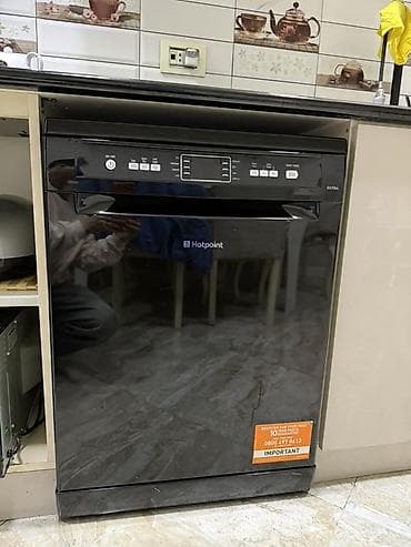 Qabyuyan maşın Hotpoint-Ariston, Tam qabaritli (60 sm.), Quraşdırılan