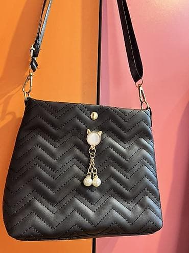 Qara çiyin çantası - Material: quilted naxışlı süni dəri - Rəng