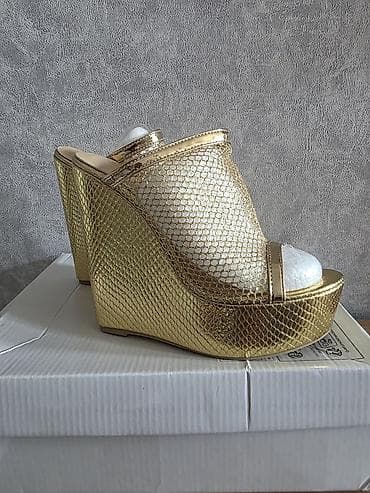 Qızılı platforma tərzində qadın sandaleti - Model: Açıq burunlu, mual