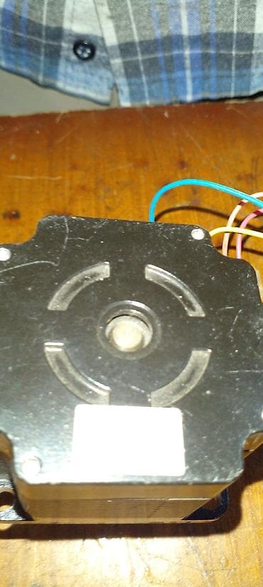 Darvaza motorları: Sanyo Denki STP-59D1052 addım mühərriki Texniki göstəricilər: - — 4