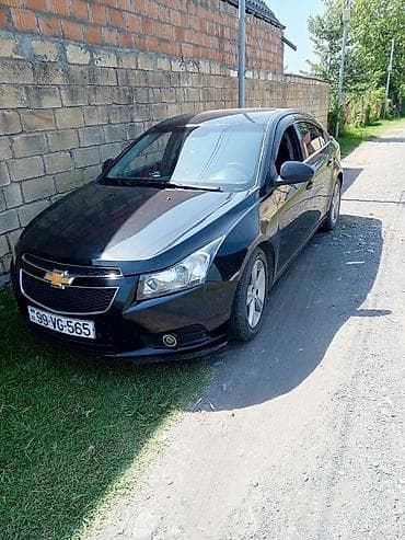 kia rio led stop: Chevrolet Cruze LT sedan təqdim olunur. Avtomobil qara rəngdədir və — 3