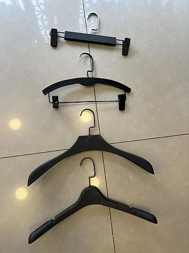 Geyim asılqanları dəsti 0.50 qepik - Material: möhkəm plastik və