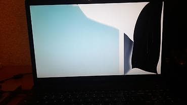 Samsung: Samsung noutbuk. Ekrani biraz sinib qalan her şey işlekdir — 5