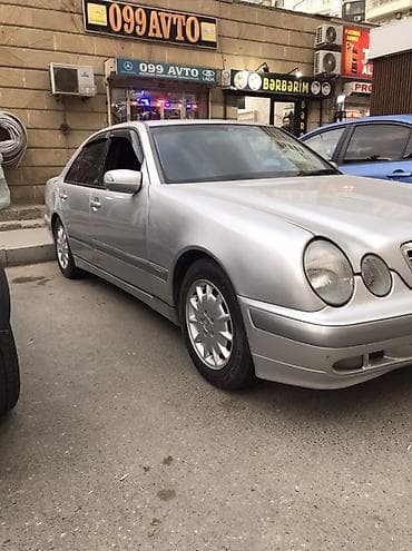 Mercedes-Benz E-Class: 2.2 l | 1999 il Sedan
