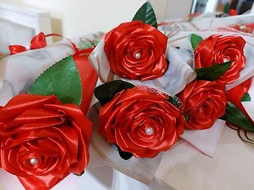 dekor aboy: Tək buket gül ədədi 3 azn. Dekorativ qırmızı güllərdən ibarət — 3