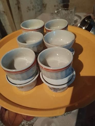 Məhsul: Porselėn ədviyyat qabları və şüşə qab dəsti Təsvir: - 6 ədəd — 9