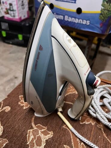 buxar utusu: Buxarlı ütü - Geniş buxar çıxışı olan buxarlı ütü, müxtəlif parça — 1