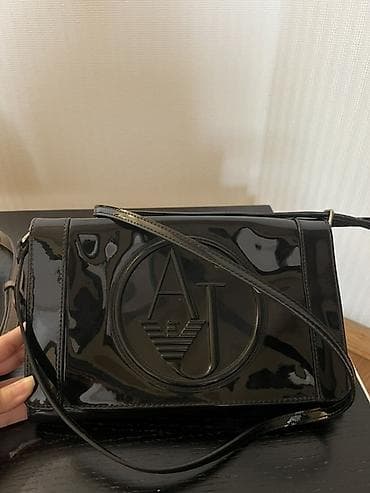 Çiyin çantası, Armani Exchange