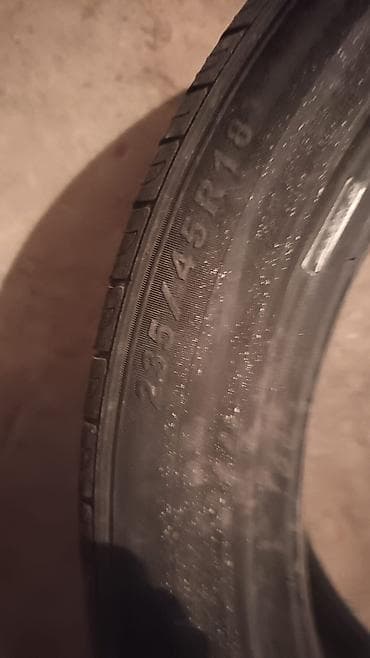 cd disklər: Satılır: 235/45 R18 yay şini - Ölçü: 235/45 R18 (en 235 mm, hündürlük — 3