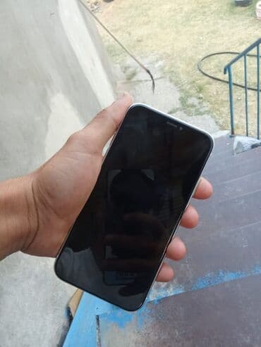 Smartfon – qara ön panel, yüngül gövdə və parlaq ekran Xüsusiyyətlər