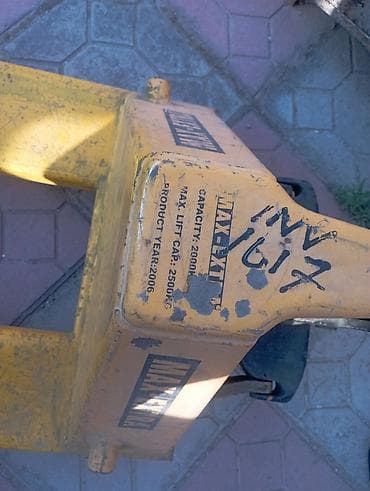 2 ci el konteyner: Transpalet,transpalit,yük arabası satılır.2500kilo,2,5 tonluq.ela — 3