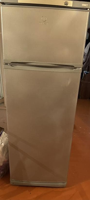 Duxovkalar: İşlənmiş 2 qapılı Indesit Soyuducu Satılır, rəng - Boz — 1