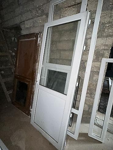 plastik fortucka: PVC pəncərə və qapı dəsti - Ağ rəngli PVC profildən hazırlanmış bir — 2