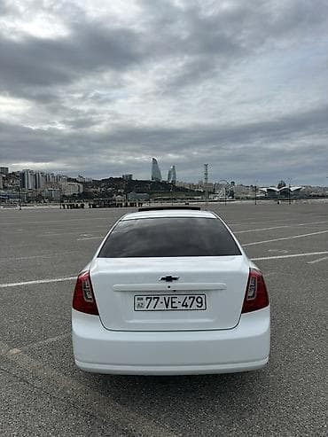 niva 4 qapi: Chevrolet Lacetti: 1.5 l | 2022 il 140000 km Sedan — 4