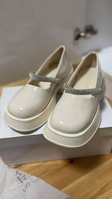 ayaqab: Qadın ayaqqabısı – krem rəngli, laklı Mary Jane stili - Forma — 1