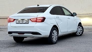 prius fara: LADA Vesta sedan, ağ rəng, 4 qapı, arxa LED işıqlar və qara xrom — 1