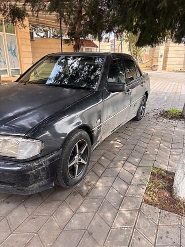 yan guzgu s: Mercedes-Benz C-Class: 2.8 l | 1997 il Sedan — 3