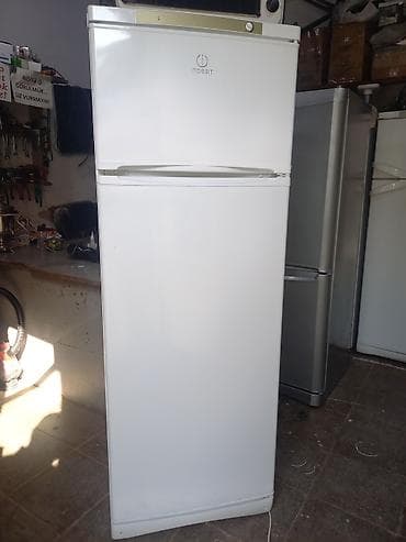 aptek soyuducusu: İşlənmiş 2 qapılı Indesit Soyuducu Satılır, rəng - Ağ — 2