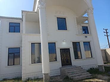 satiq evler: İki mərtəbəli, klassik sütunlu fasadlı geniş fərdi yaşayış evi. ev — 3