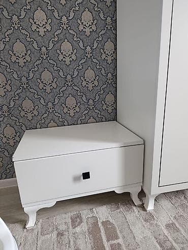 mebel ustu: Ağ rəngli yataq otağı mebel dəsti Tərkib: - 4 qapılı qarderob: 2 orta — 3