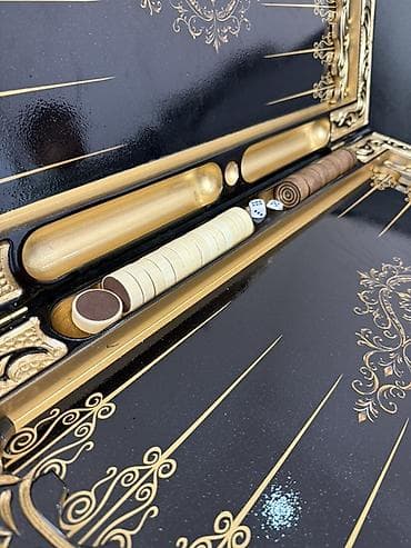 Нарды: Zərif naxışlı nərd dəsti - Material: Ağac əsaslı korpus, qara-qızılı — 4