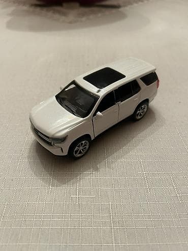 pa 1: Ağ rəngli metal oyuncaq SUV model avtomobil - Marka/model detayı — 1