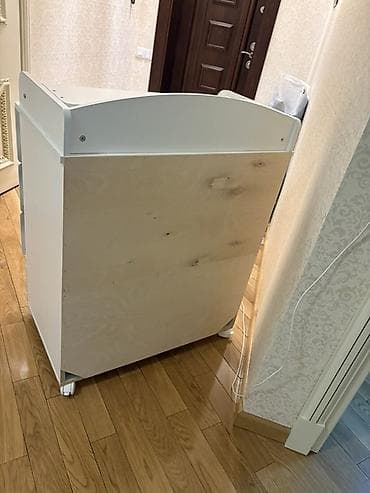 Ev və bağ: Uşaq otağı üçün ağ rəngdə funksional komod-pelenator. Xüsusiyyətlər — 4