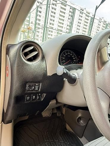masin: Nissan March: 1.2 l | 2016 il Hetçbek — 2