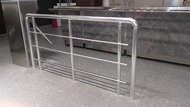 Balkon məhəccəri, Paslanmaz polad