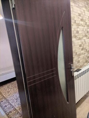 kilimler: Daxili qapılar – tünd qəhvəyi rəng, dekorativ şpon teksturası ilə — 1