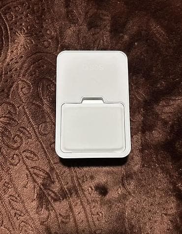 MagSafe uyğun telefon üçün maqnitli kartlıq və stend - Rəng: ağ -