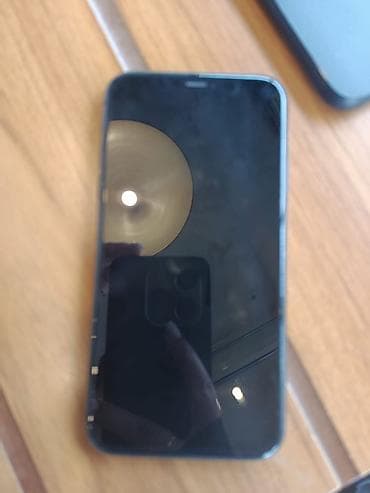 IPhone 11, Qara — 3