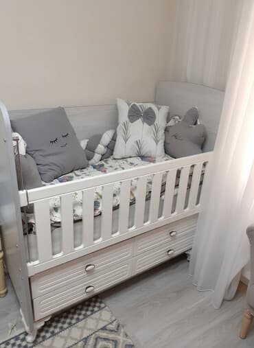 Oğlan və qız üçün, Dördbucaq, Beşik, Dəst ilə, Matras ilə, Yellənmə mexanizmsiz