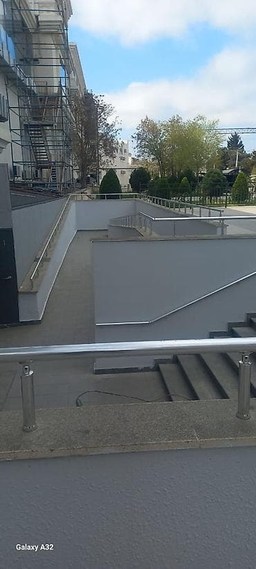 Paslanmayan poladdan əl tutacaq və məhəccər sistemləri - Material