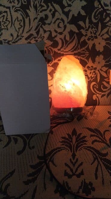 ev isiqlari: Oval formalı, çəhrayı rəngli duz lampası. Bu lampa estetik görünüşü — 2