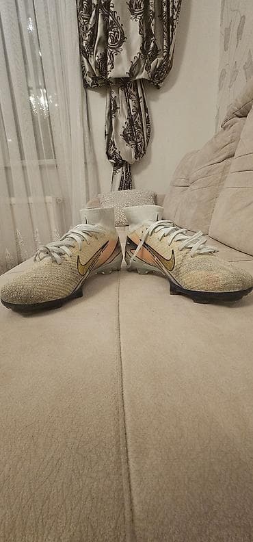 Butslar Nike, Ölçü: 39, İşlənmiş