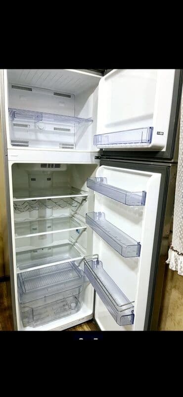 xaladenik ustası: İşlənmiş 2 qapılı Beko Soyuducu Satılır, rəng - Boz, Təkərli — 2