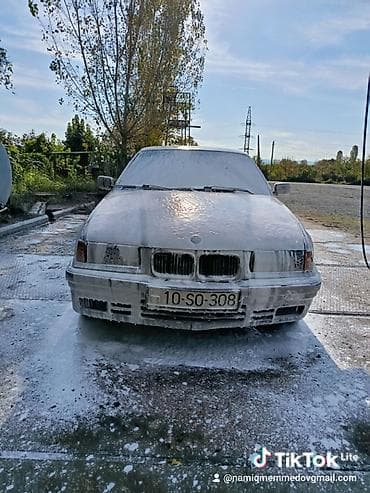 BMW 318: 1.8 l | 1993 il Sedan