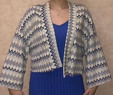 Kotondan alınıb 1,2 defe geyinilib. S razmer üst geyımı