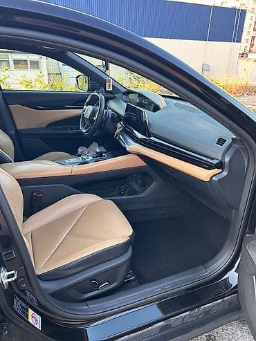 tesla model x: Changan Uni-V: 1.5 l | 2023 il 100300 km Sedan — 4