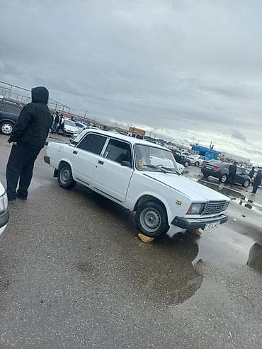 masin kompressor ustasi: VAZ 2107, ağ rəng, sedan kuzov. Mühərrik və ötürmə: - Benzin — 8