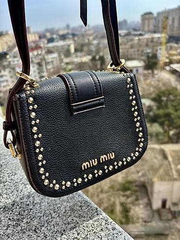 sumqa: Miu Miu brendinin qara çiyin çantası - Material: teksturalı dəridən — 3