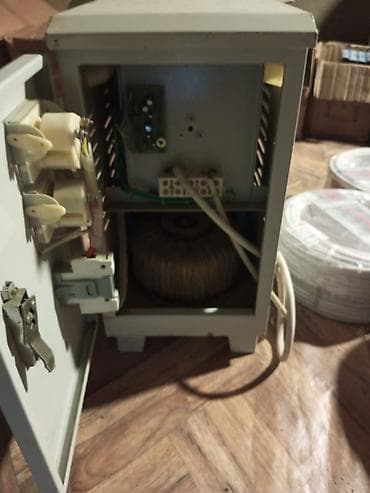 volta vs 1: ROCIAD SVC-5000VA AC Automatic Voltage Regulator gərginlik — 2