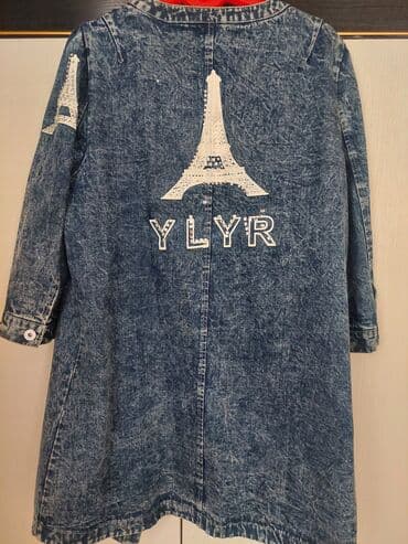 cins pencekler 2022: Açıq-göy rəngdə, cins materialdan olan qadın pencəyi. Pencəyin — 2