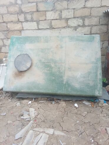 Şaquli formaya malik plastik su çəni - Material: qalın divarlı