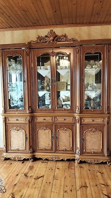 işlənmiş skaf: Klassik üslubda vitrinali bufet-dolab - Material: təbii ağac — 1