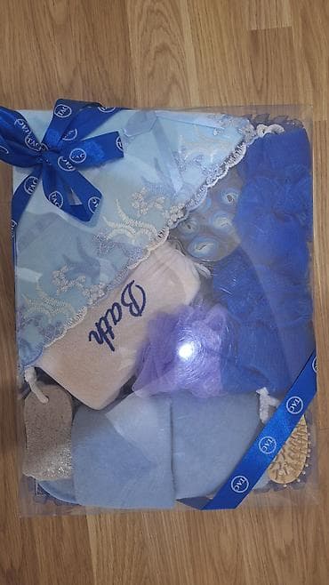 Taç brendinin mavi tonlarında hədiyyəlik vanna dəsti Komplekt